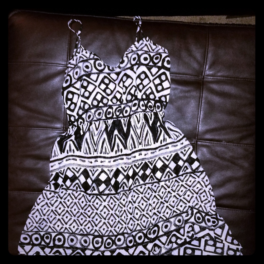 Blank & white dress